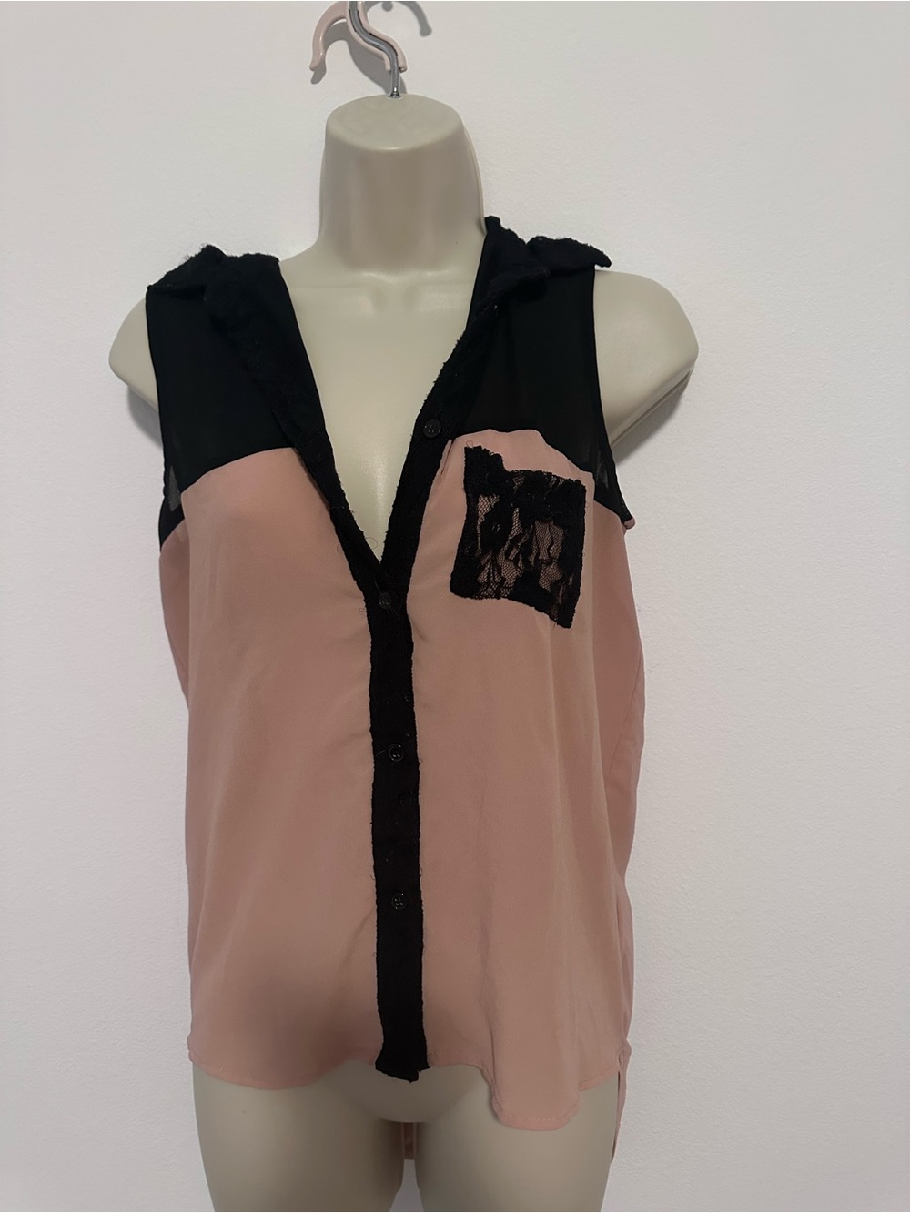 Streetwear Society Pink and Black Sleeveless Button-Front Blouse